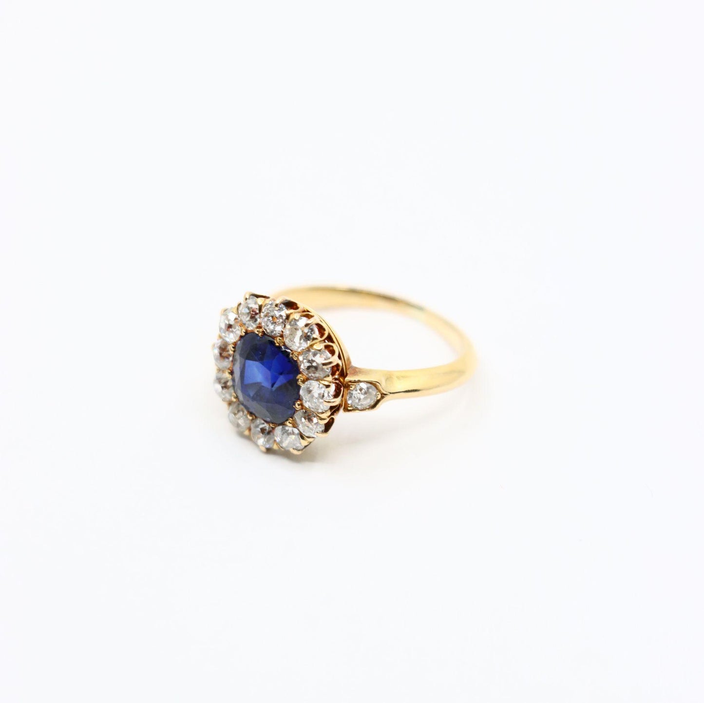 Vintage 18K Gold Diamond Sapphire Ring