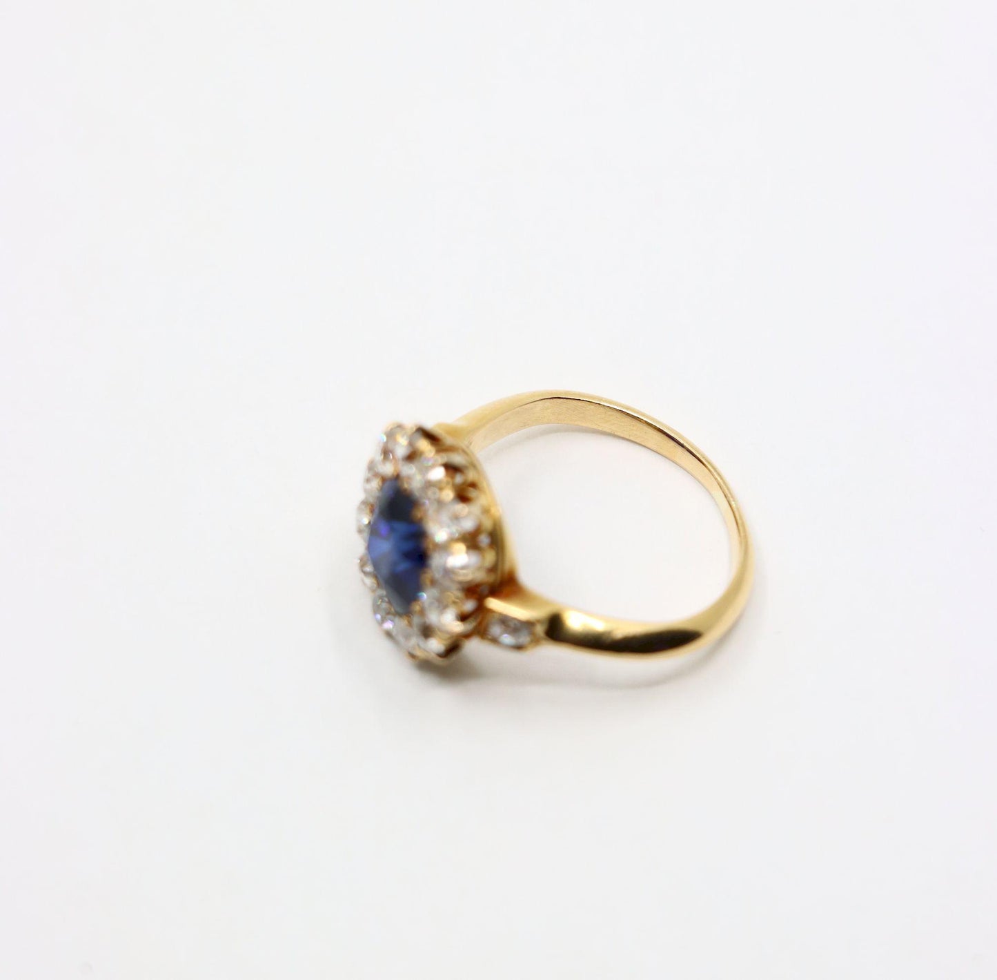 Vintage 18K Gold Diamond Sapphire Ring