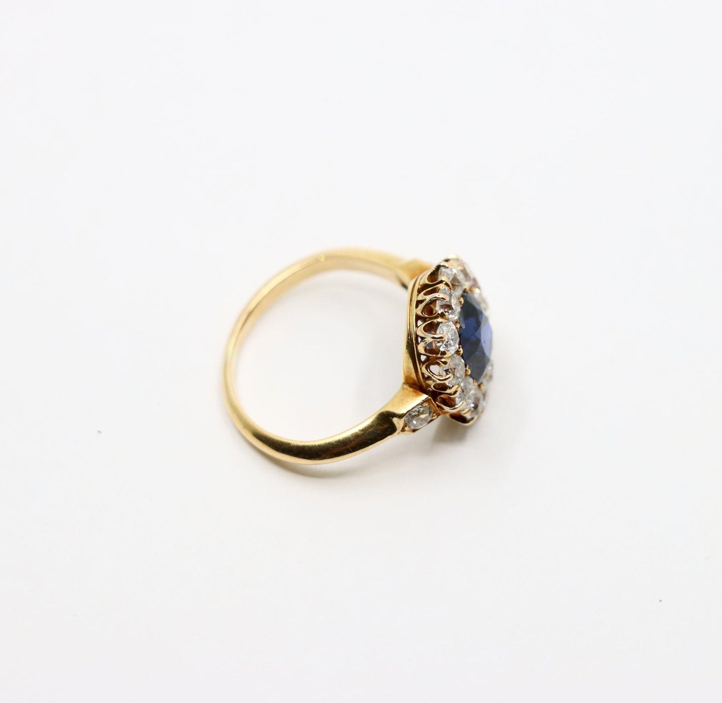 Vintage 18K Gold Diamond Sapphire Ring