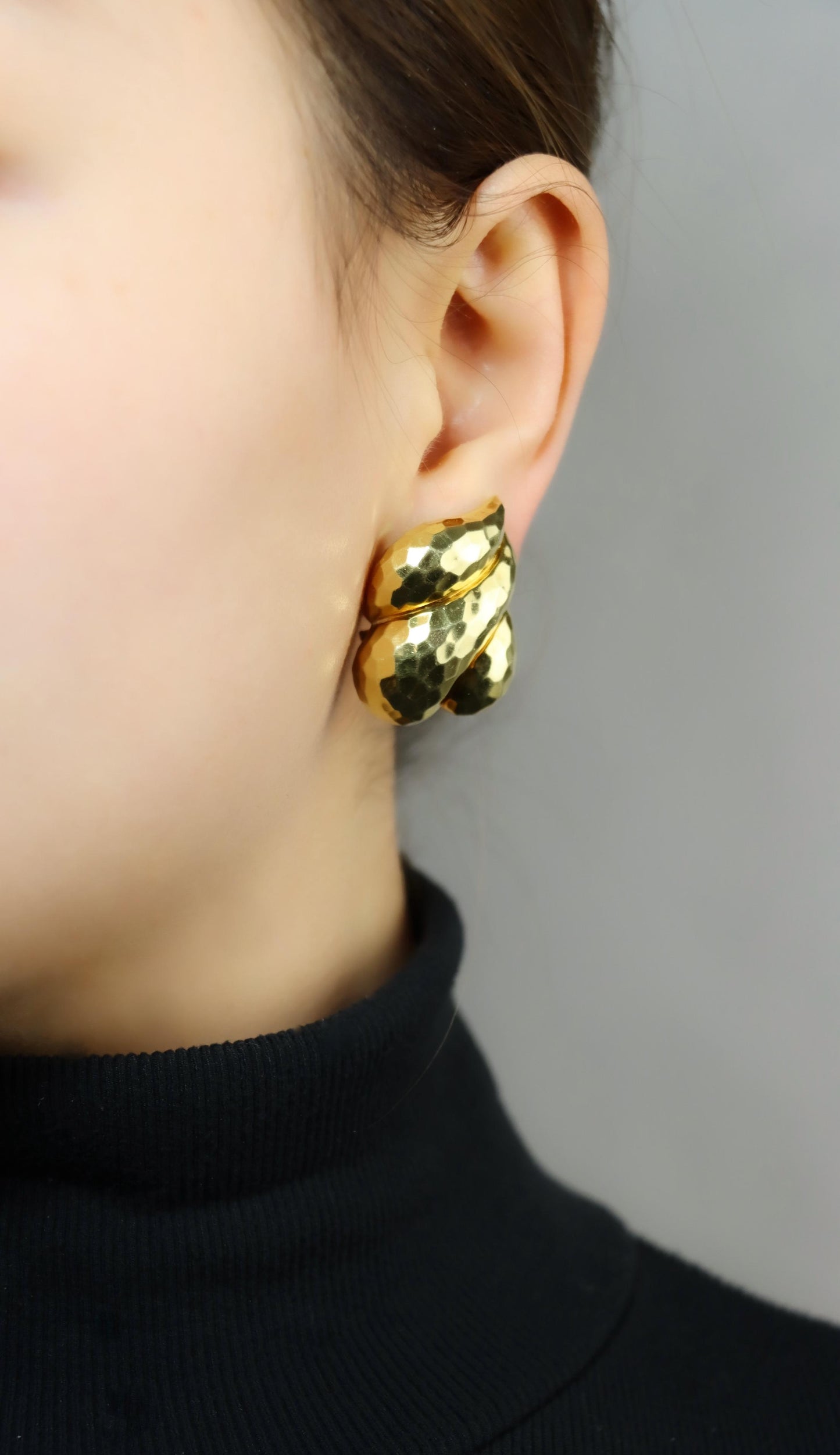 Henry Dunay 18K Gold Textured Earring