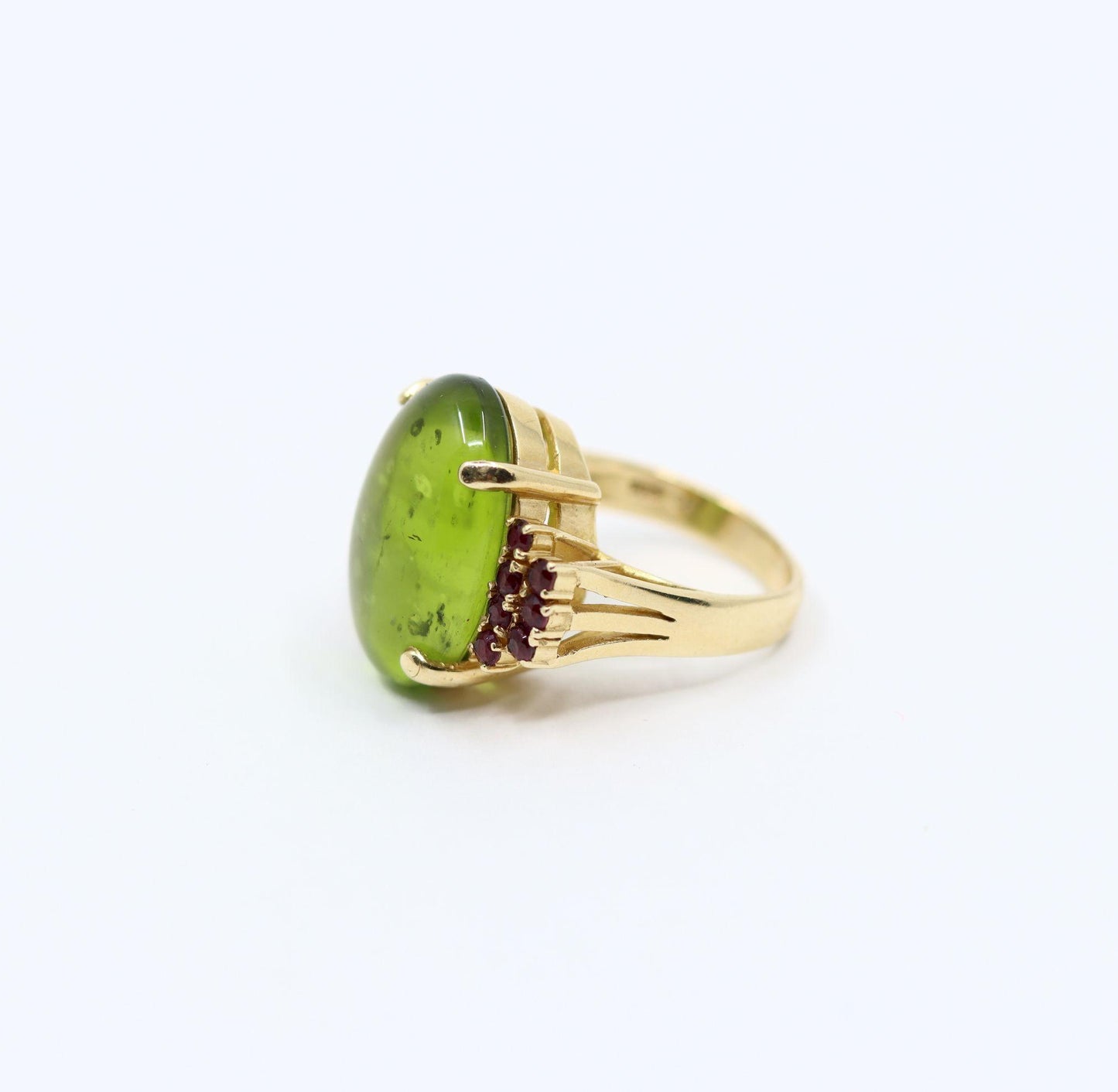 Vintage 14KT Gold Peridot Garnet Ring