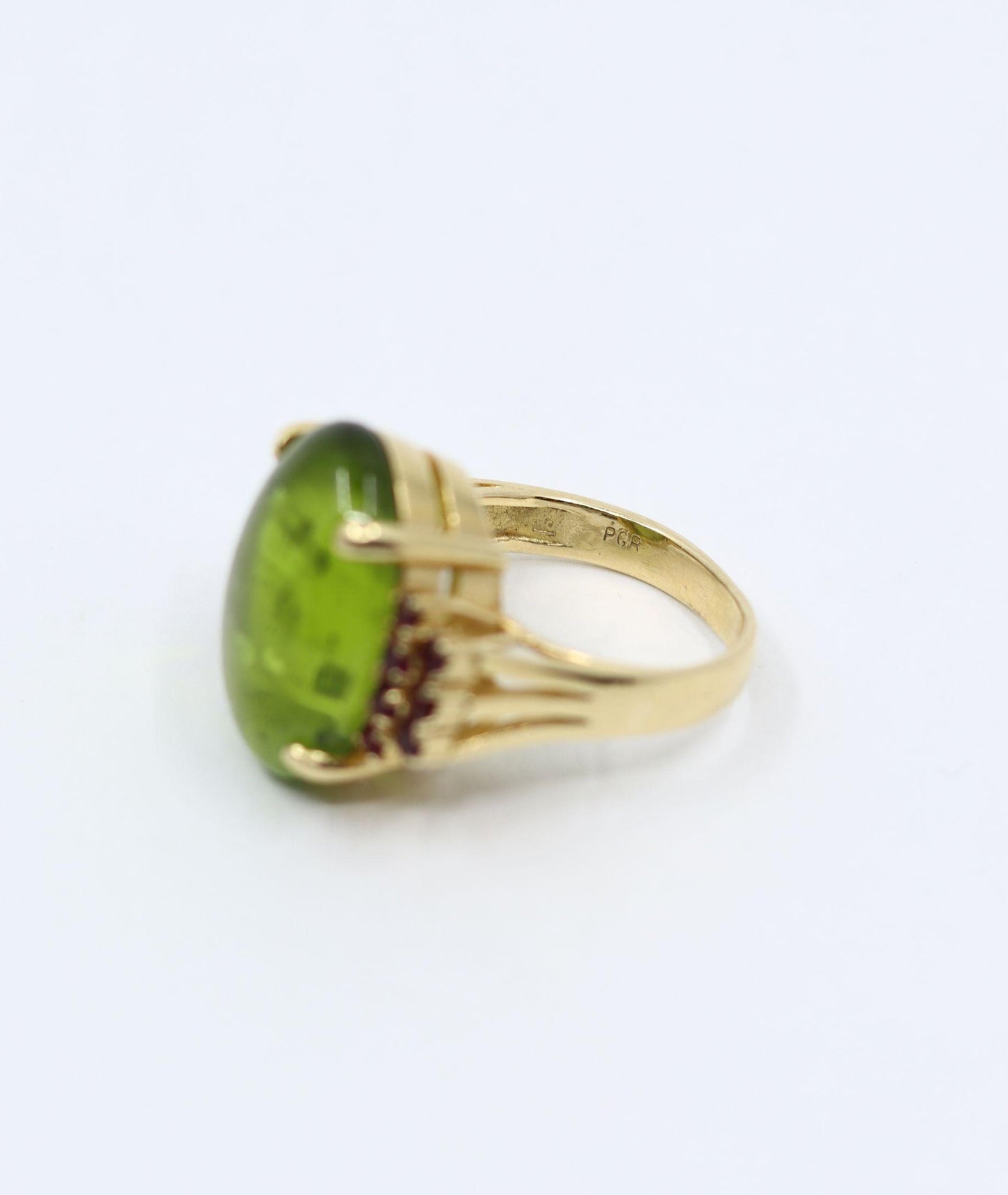Vintage 14KT Gold Peridot Garnet Ring
