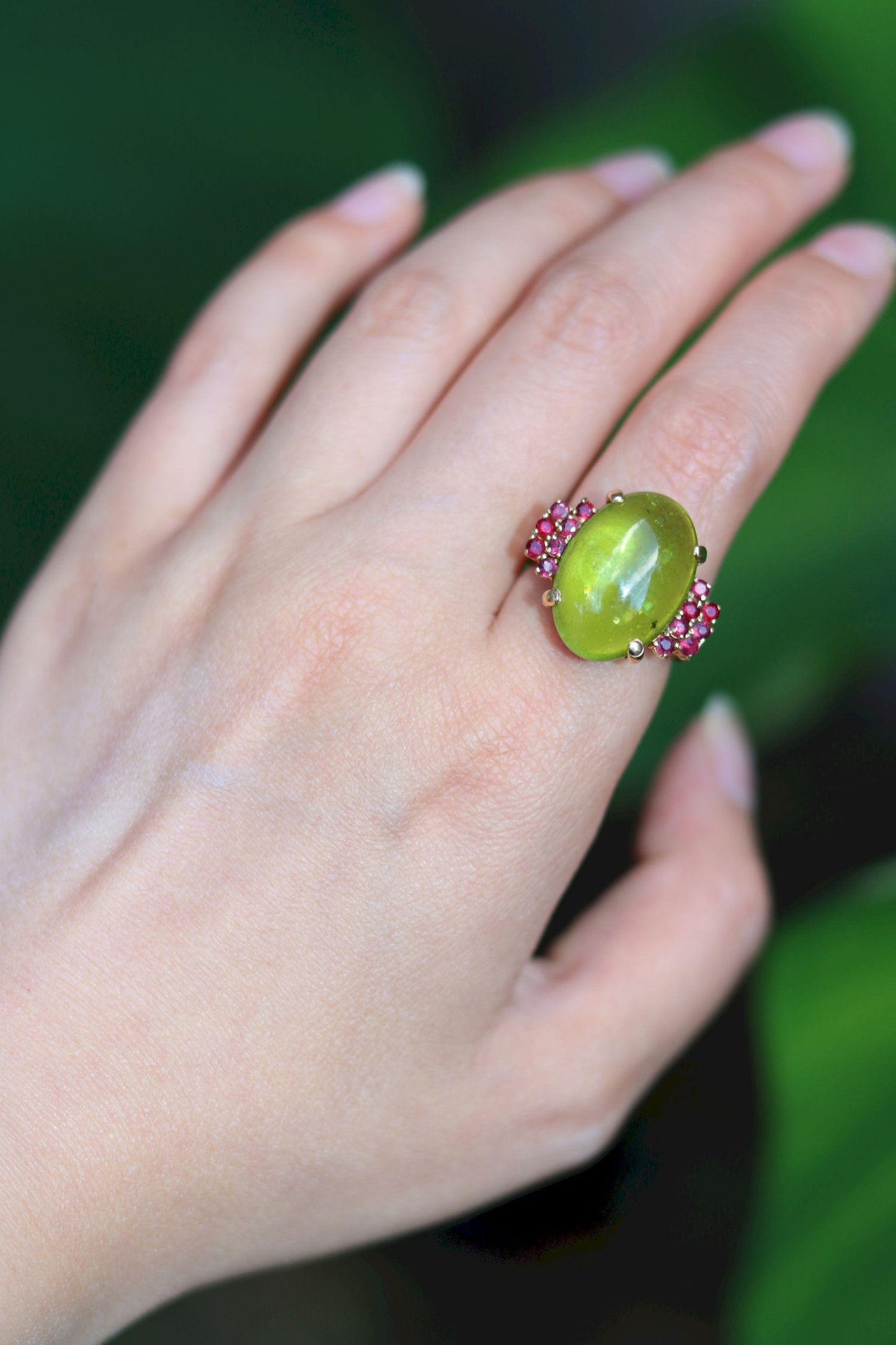 Vintage 14KT Gold Peridot Garnet Ring
