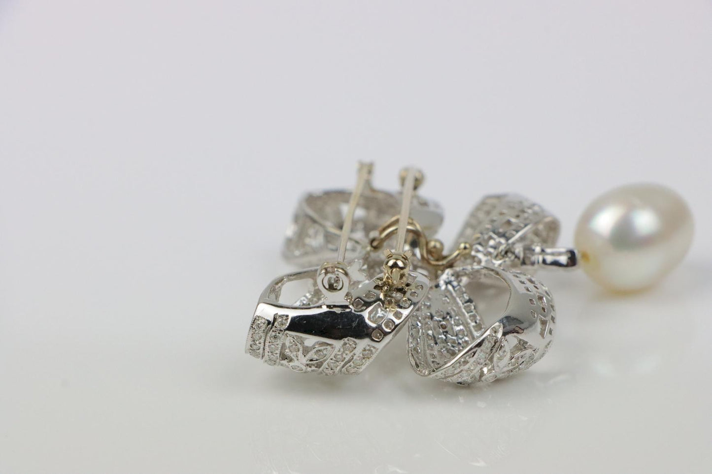 Vintage 18K White Gold Diamond Pearl Bow Tie Brooch Pin