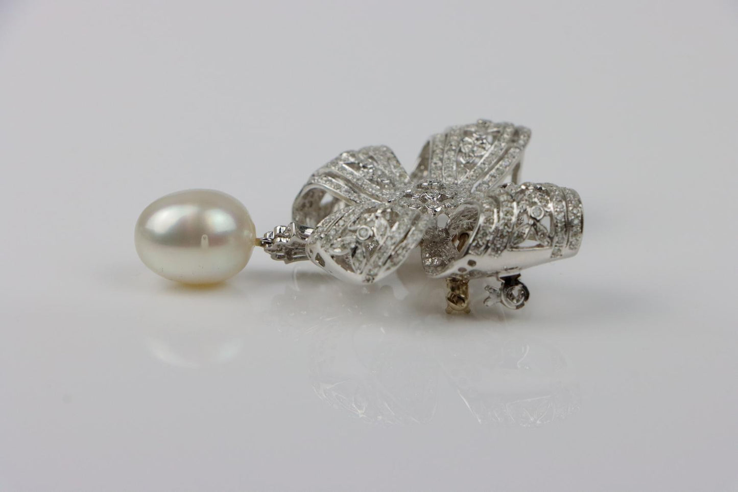 Vintage 18K White Gold Diamond Pearl Bow Tie Brooch Pin