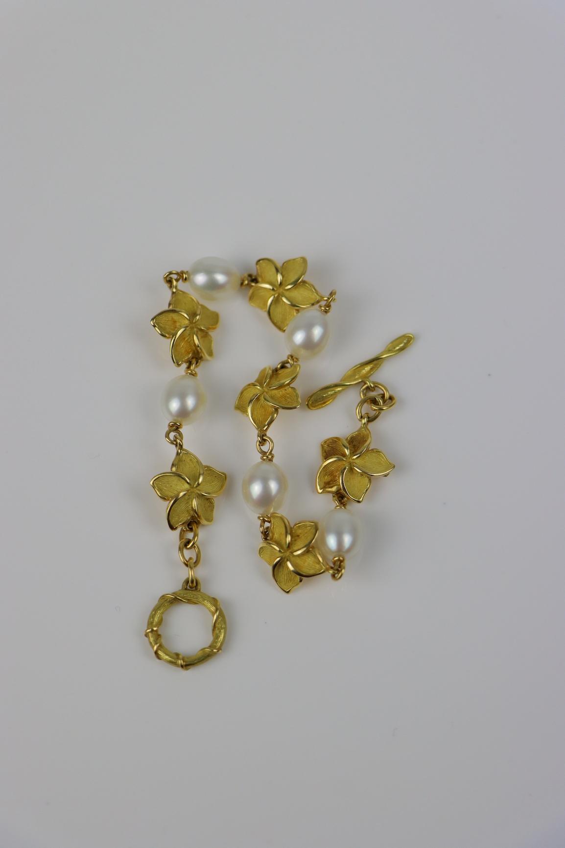 Vintage Tiffany & Co 18K Gold Flower Pearl Bracelet