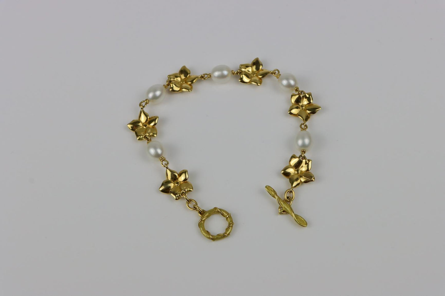 Vintage Tiffany & Co 18K Gold Flower Pearl Bracelet