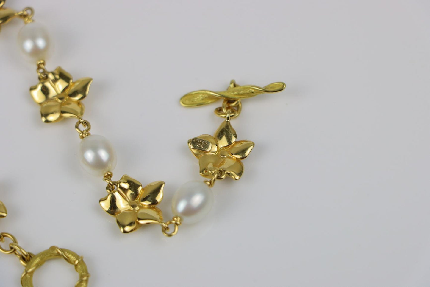Vintage Tiffany & Co 18K Gold Flower Pearl Bracelet