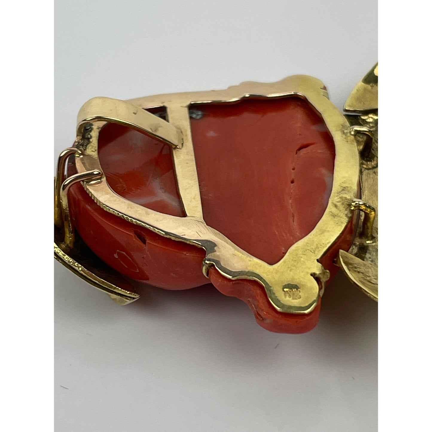 Vintage 18k Gold Coral Carved Pendant