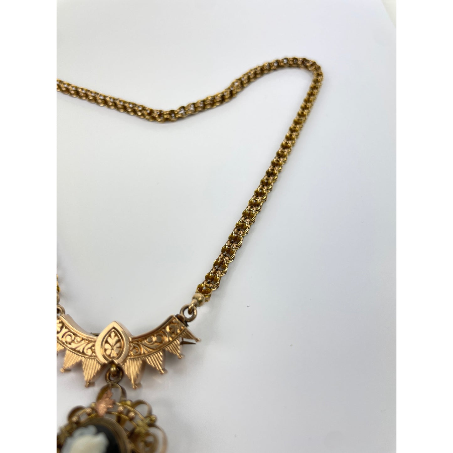 Victorian 14K Gold Cameo Necklace