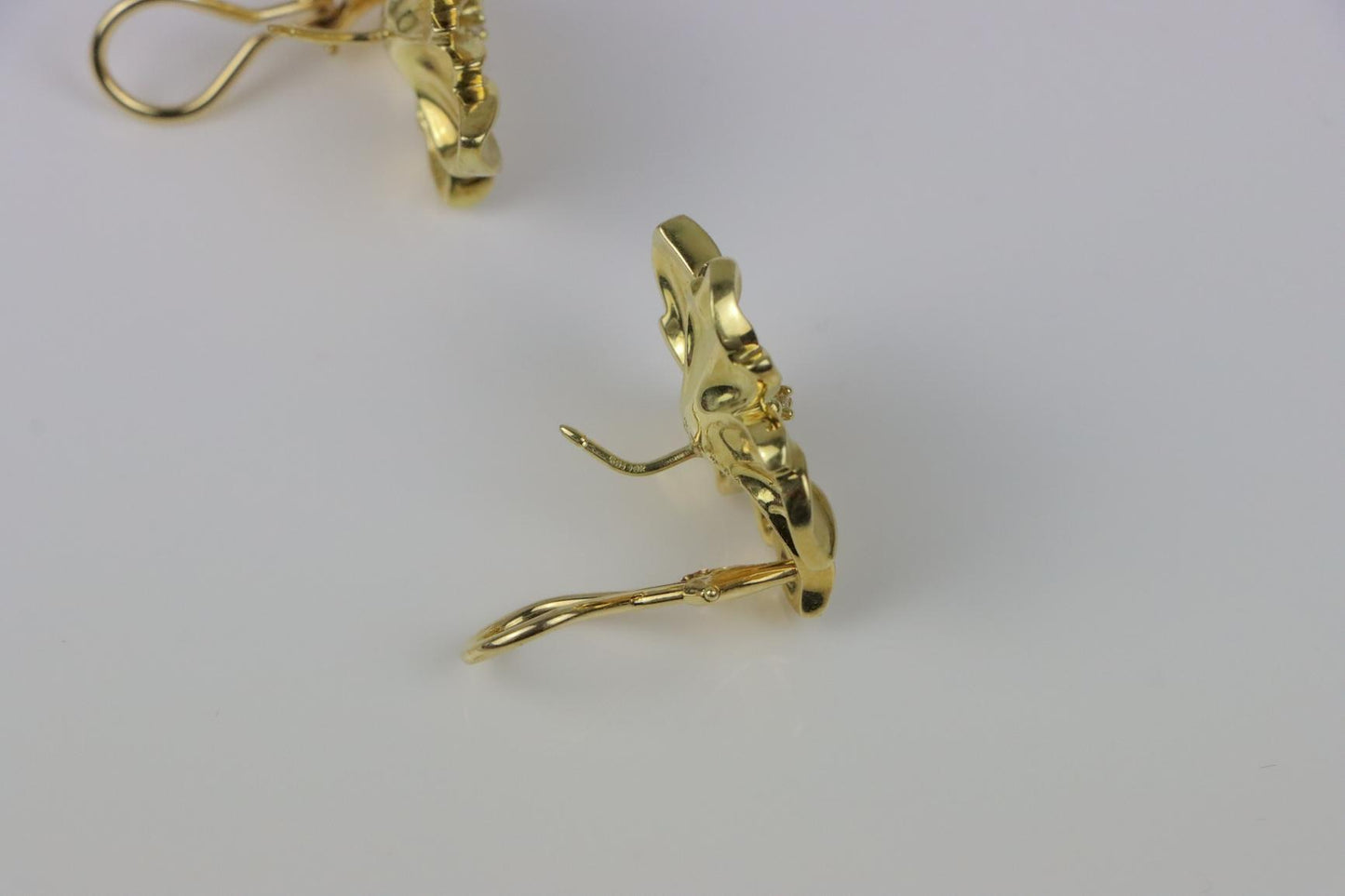 Vintage SUNA 18K Gold Diamond Flower Earrings