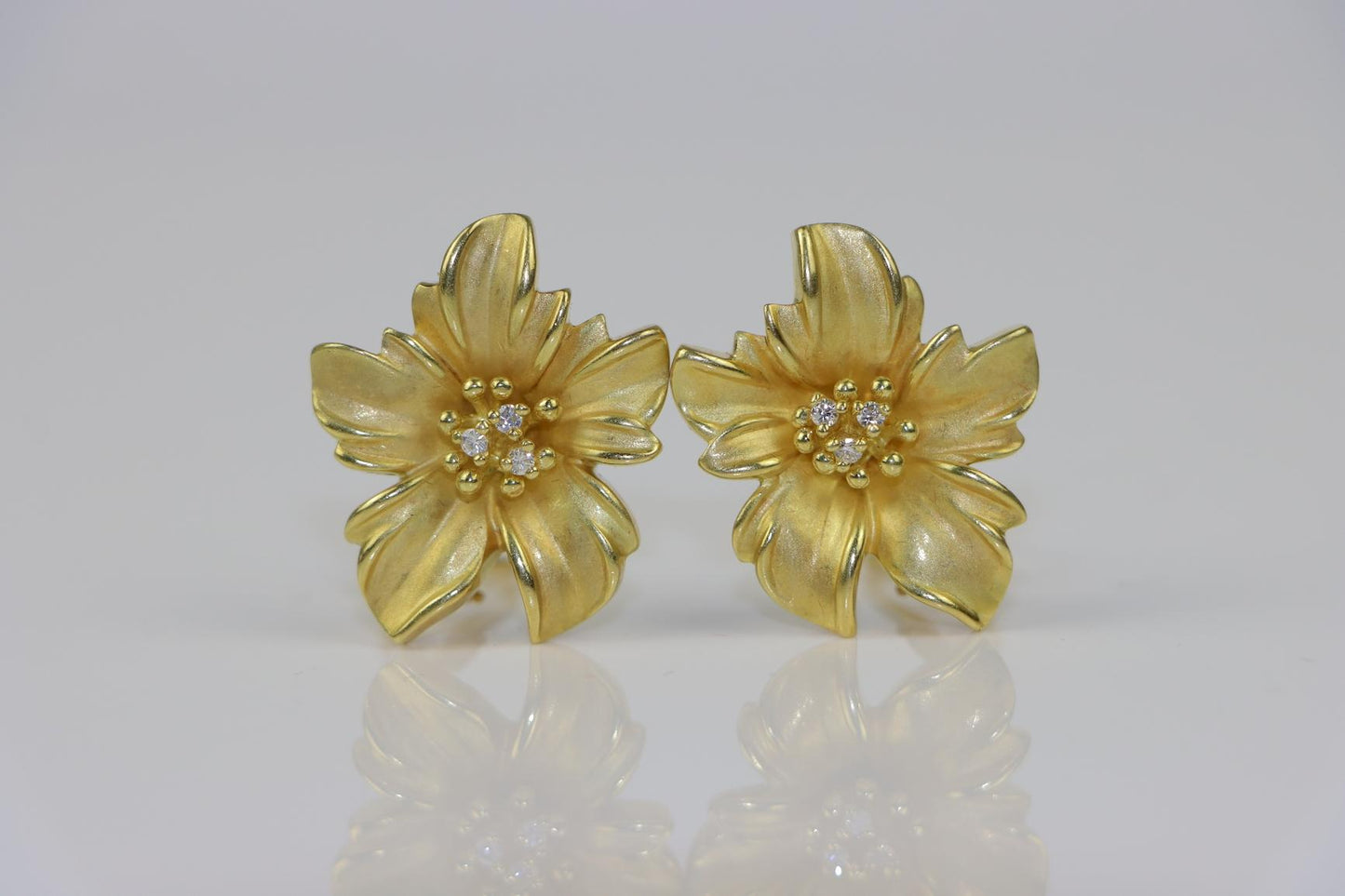Vintage SUNA 18K Gold Diamond Flower Earrings