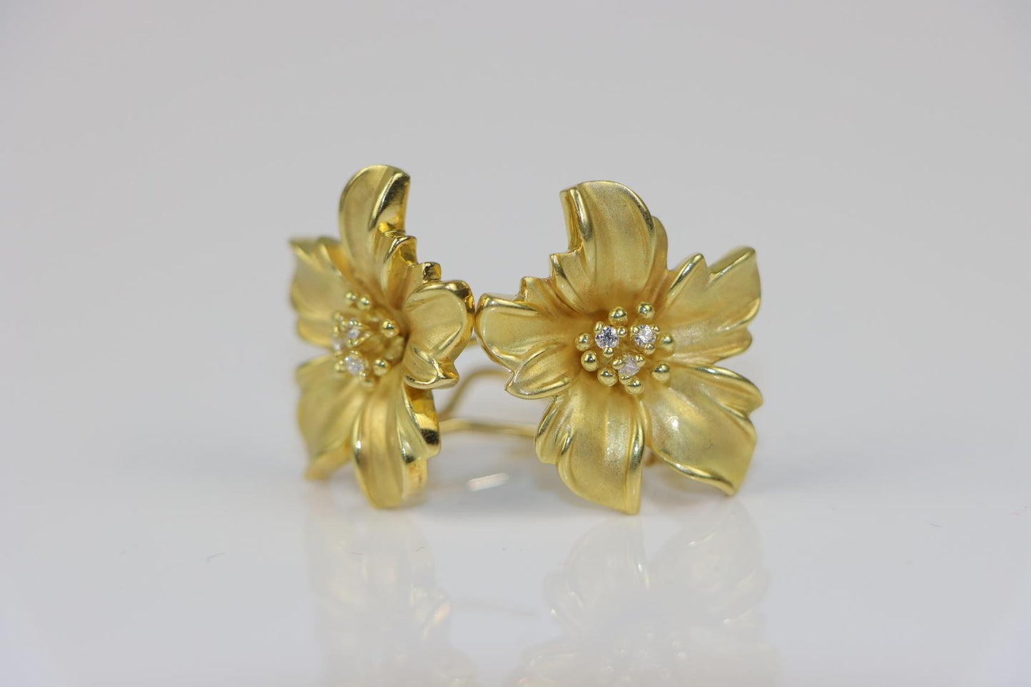 Vintage SUNA 18K Gold Diamond Flower Earrings