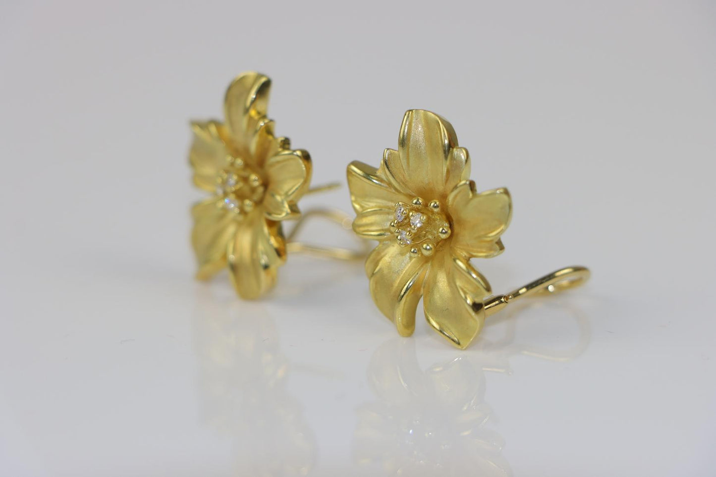 Vintage SUNA 18K Gold Diamond Flower Earrings