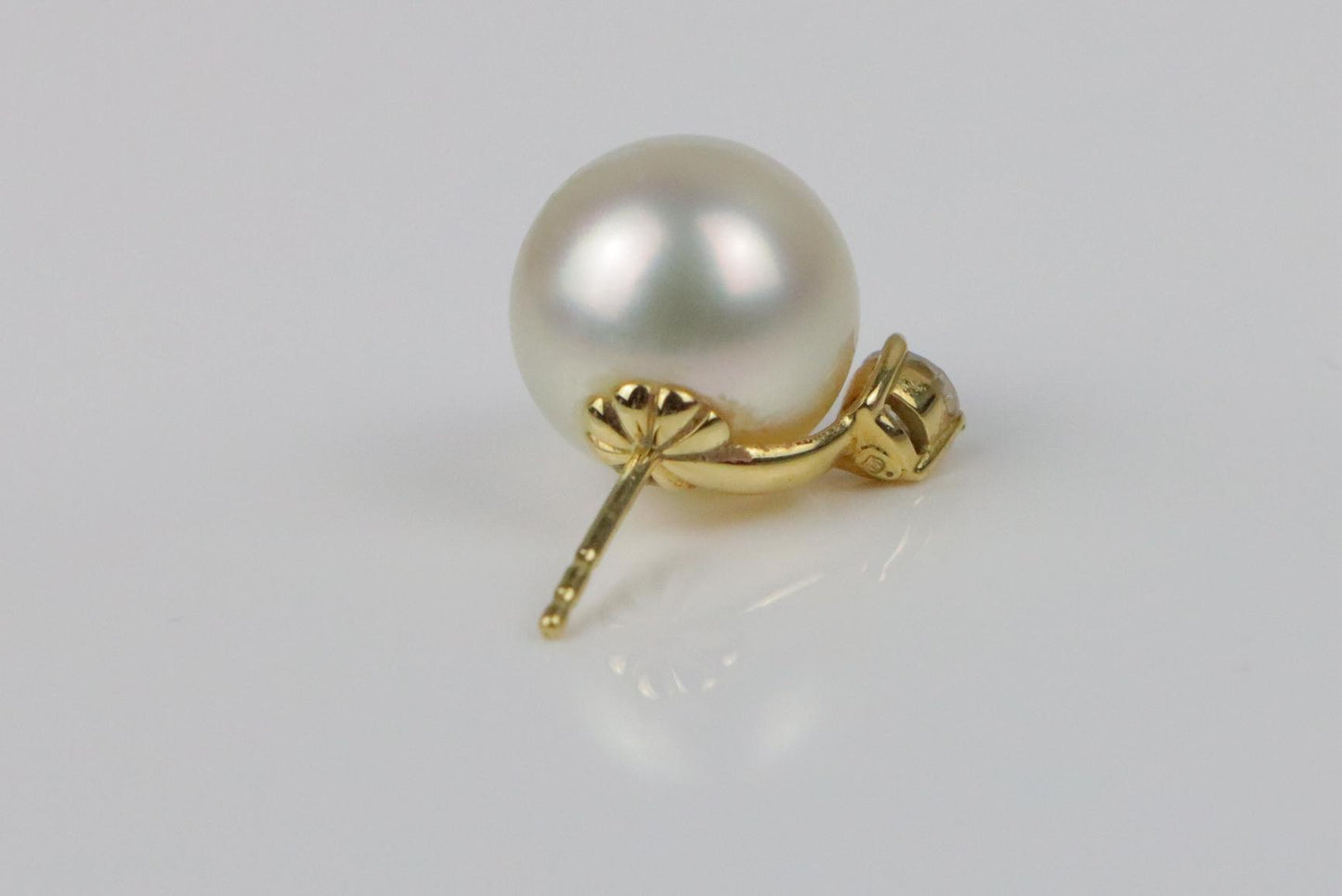 18K Gold Mikimoto Pearl Diamond Earrings