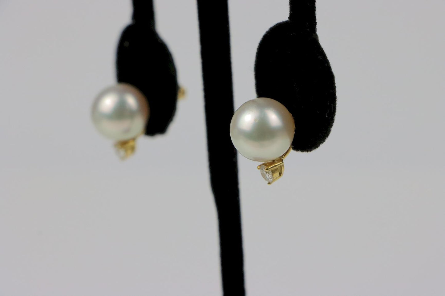 18K Gold Mikimoto Pearl Diamond Earrings