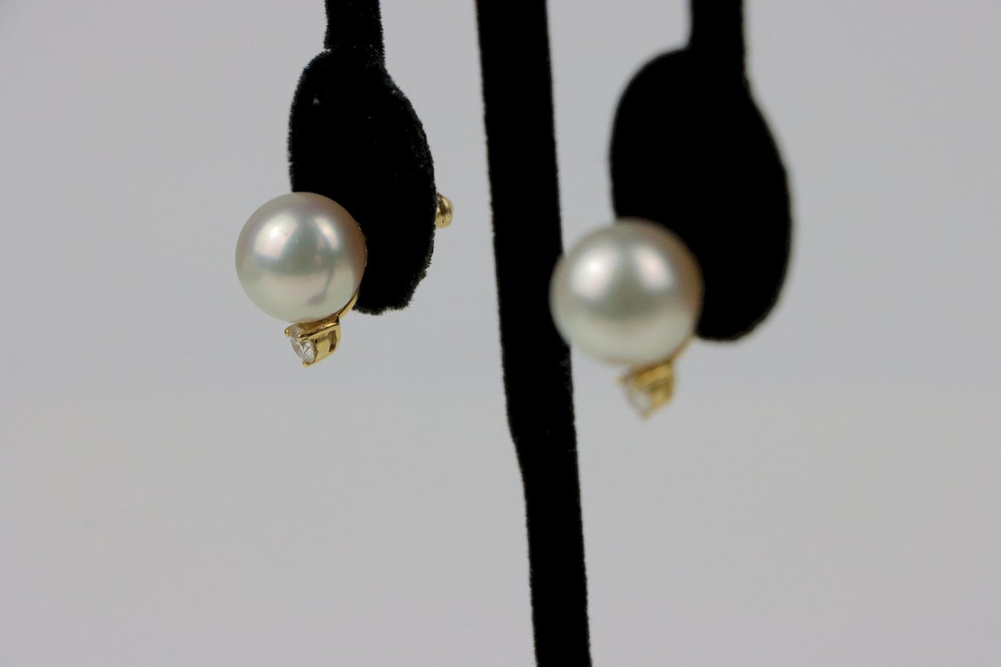 18K Gold Mikimoto Pearl Diamond Earrings