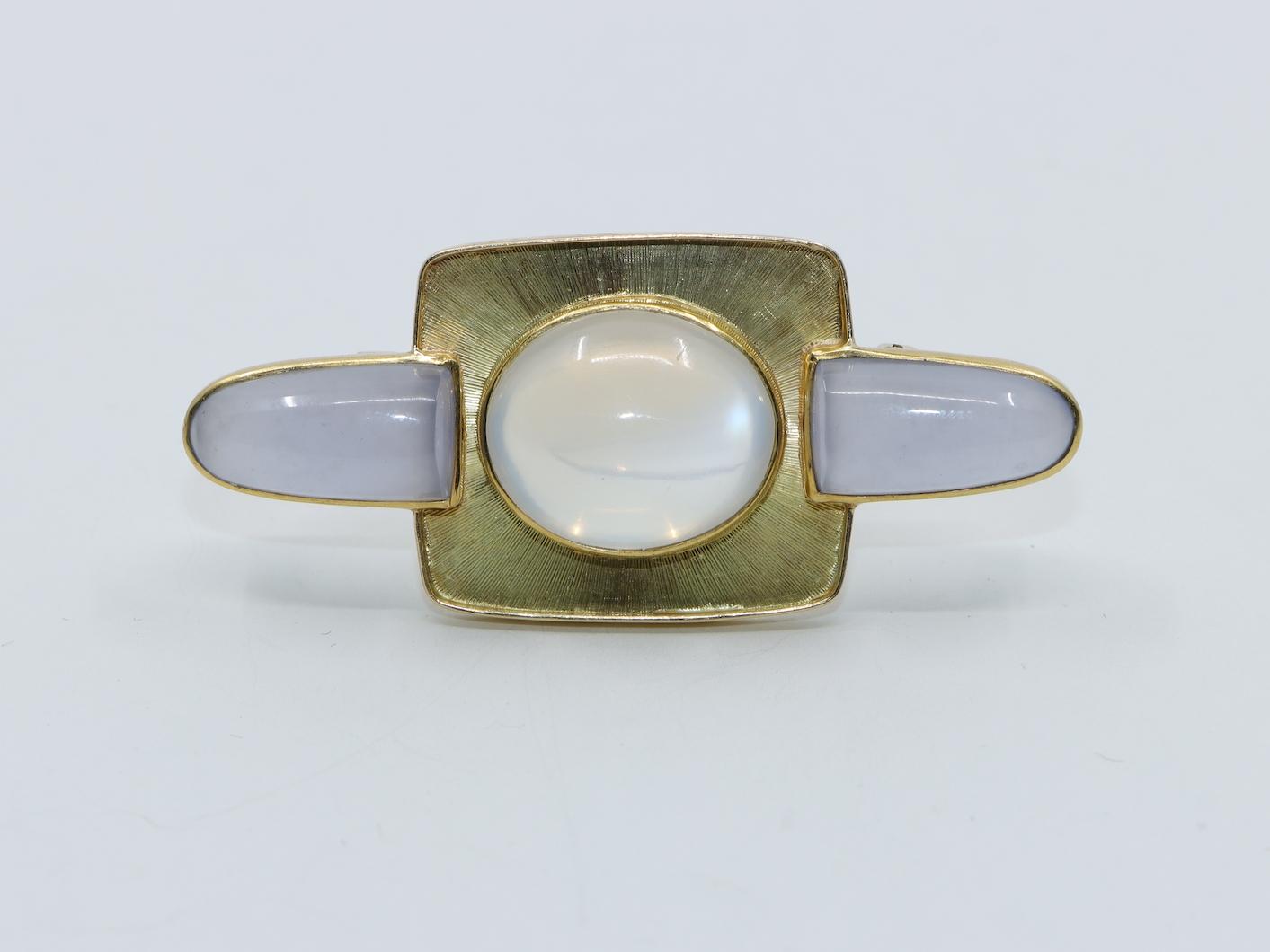 Vintage 18K Gold Moonstone Chalcedony Brooch Pin