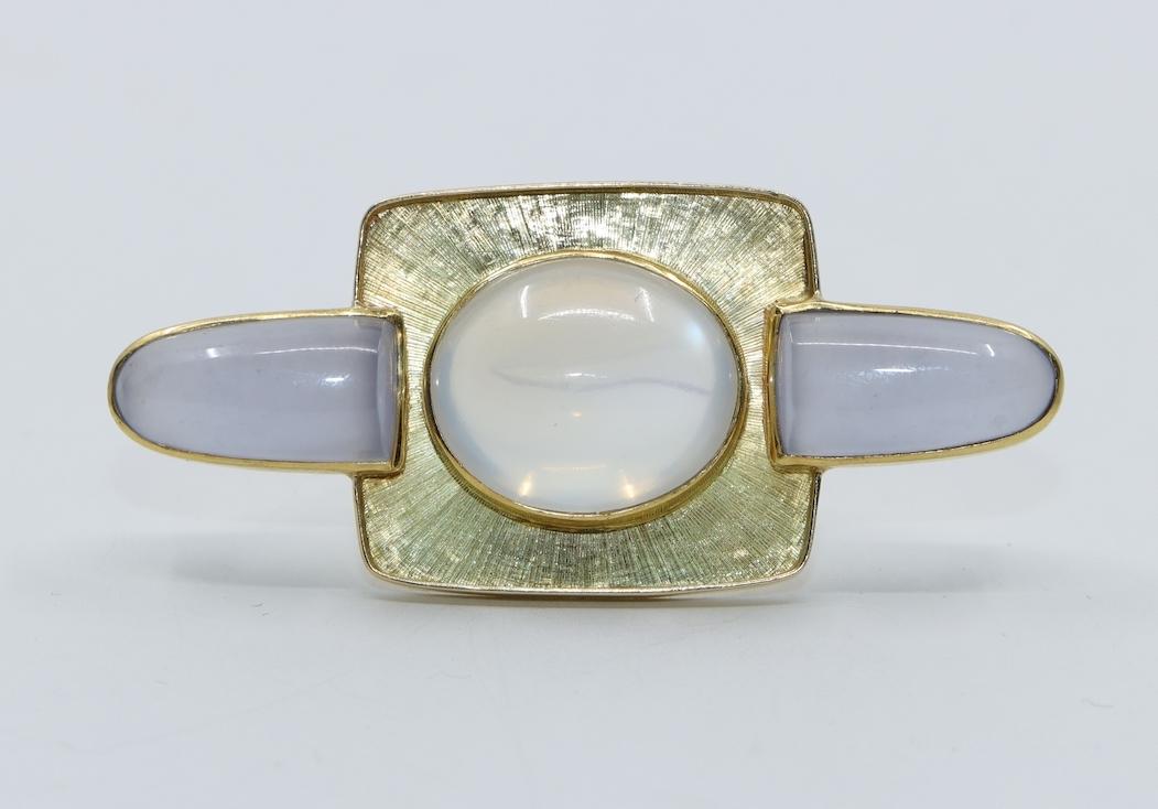 Vintage 18K Gold Moonstone Chalcedony Brooch Pin