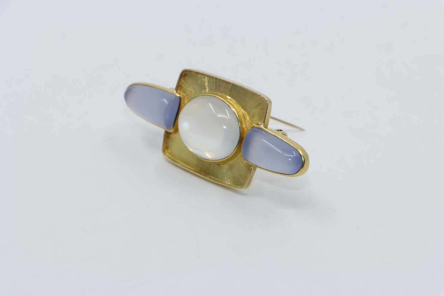 Vintage 18K Gold Moonstone Chalcedony Brooch Pin