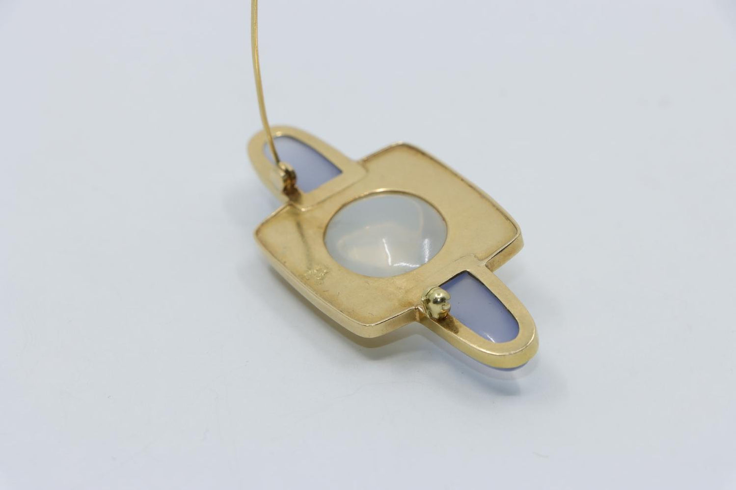 Vintage 18K Gold Moonstone Chalcedony Brooch Pin