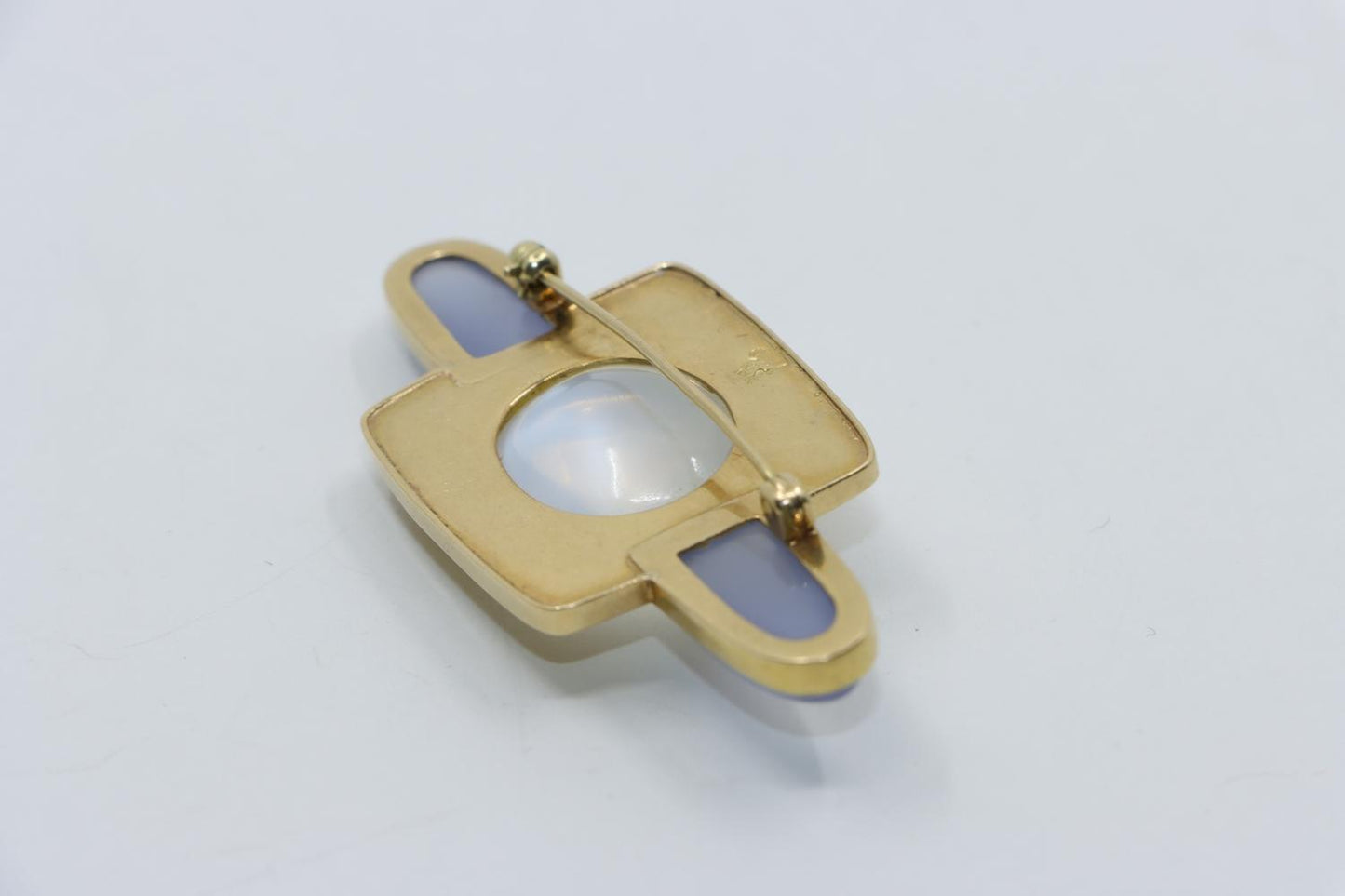 Vintage 18K Gold Moonstone Chalcedony Brooch Pin
