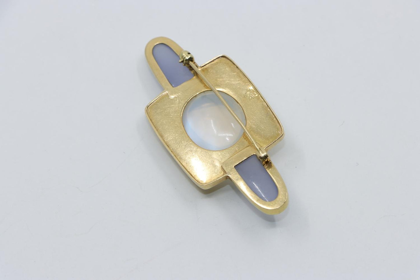Vintage 18K Gold Moonstone Chalcedony Brooch Pin