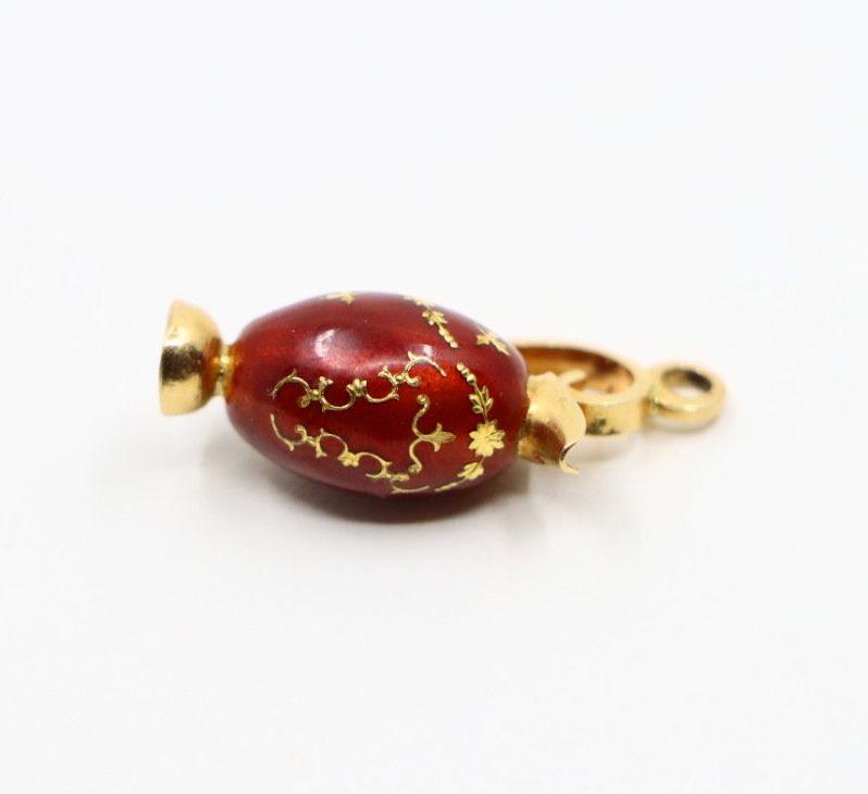 Antique 18K Gold Enamel Vase Pendant