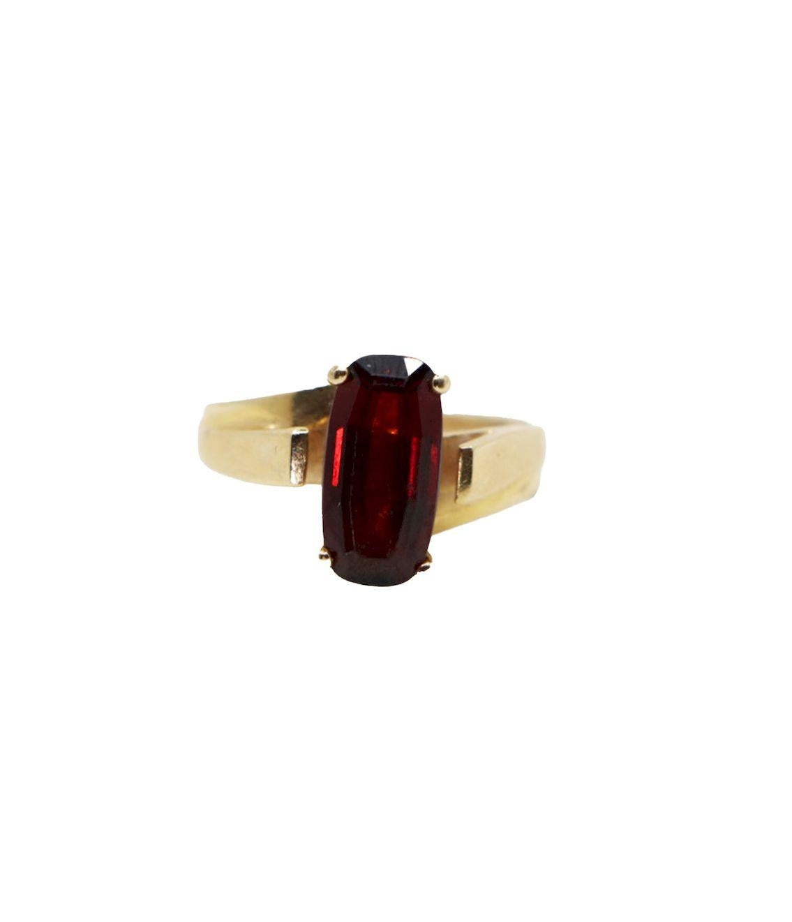 Vintage 14K Gold Garnet Ring