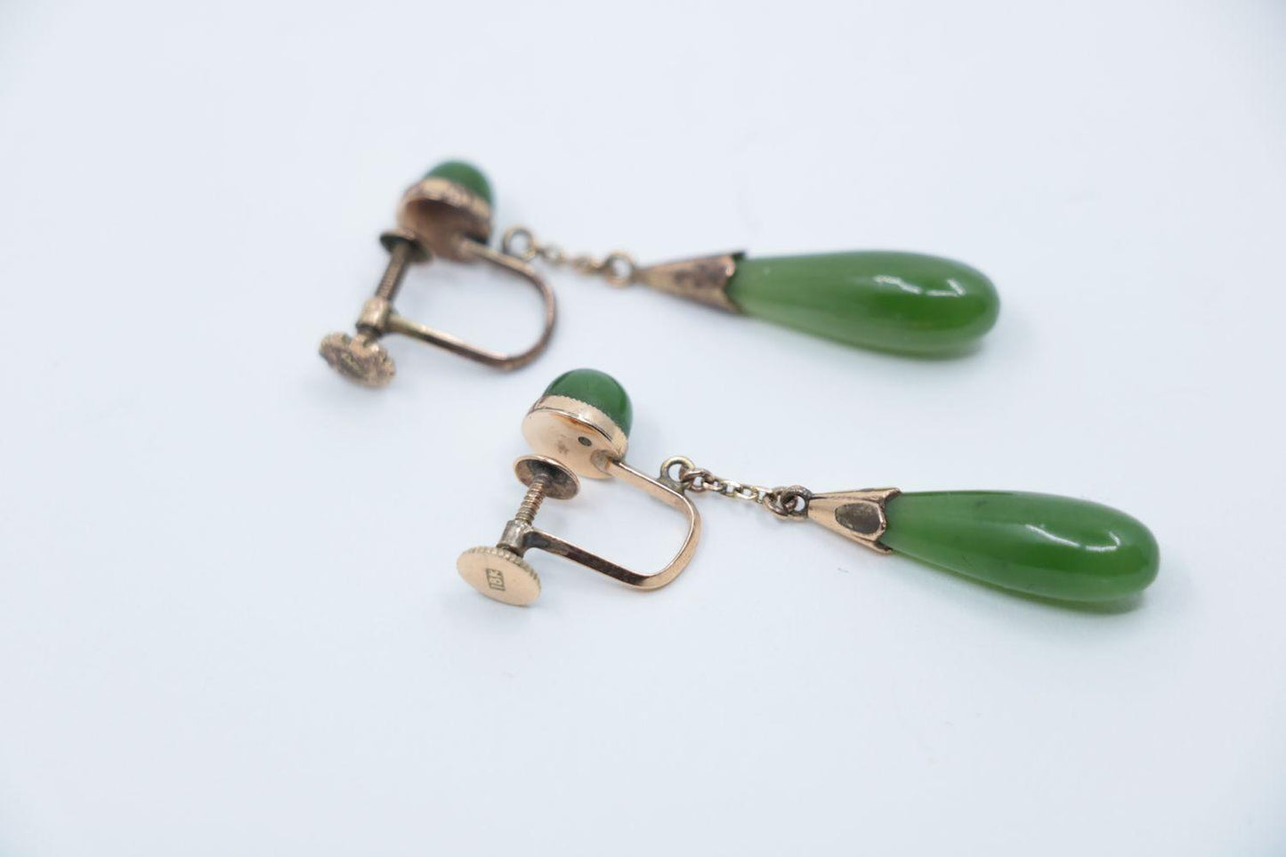 Vintage 18K Gold Natural Jade Dangle Earrings