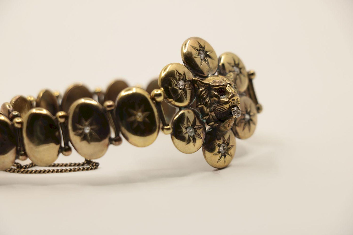 A Victorian 9K Gold Diamond Lion Head Bracelet