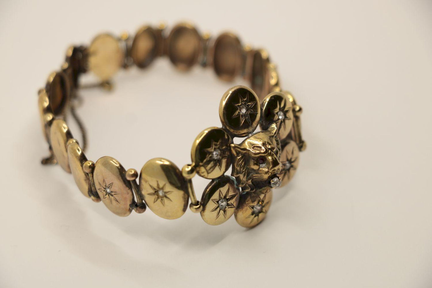 A Victorian 9K Gold Diamond Lion Head Bracelet