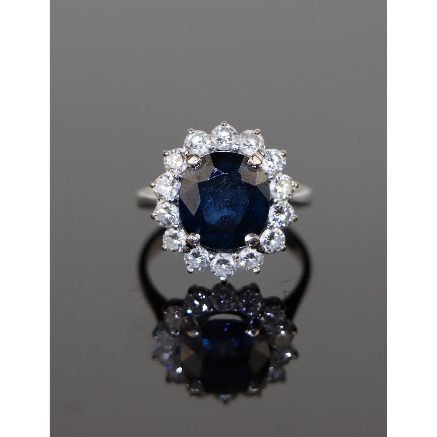 18K White Gold Sapphire Diamond Ring