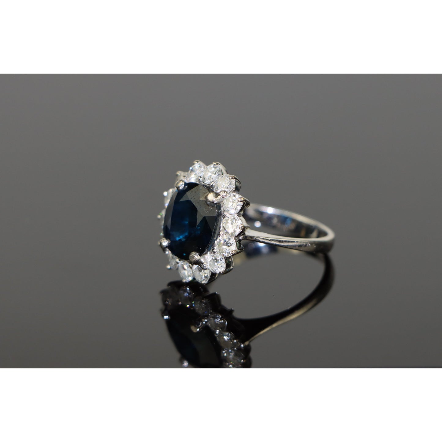 18K White Gold Sapphire Diamond Ring