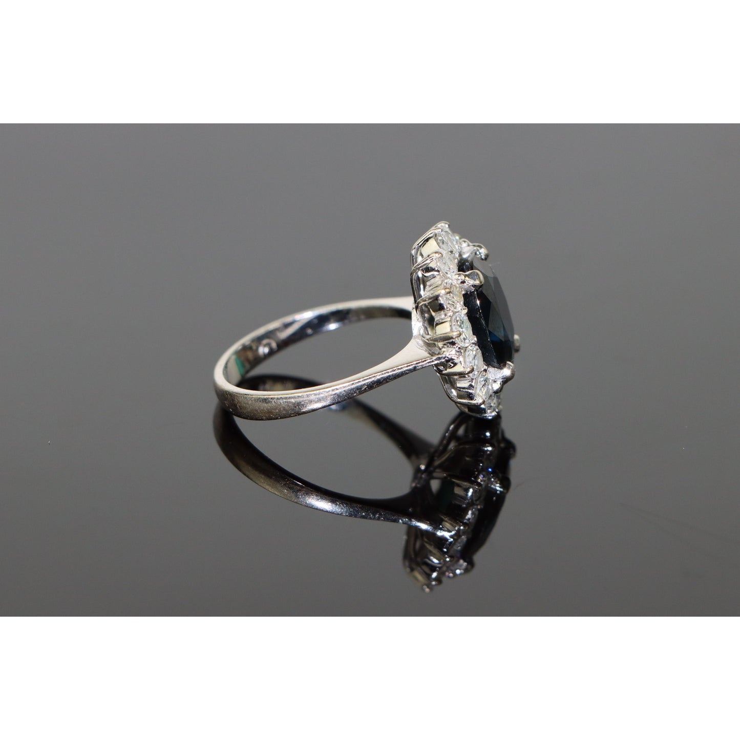 18K White Gold Sapphire Diamond Ring