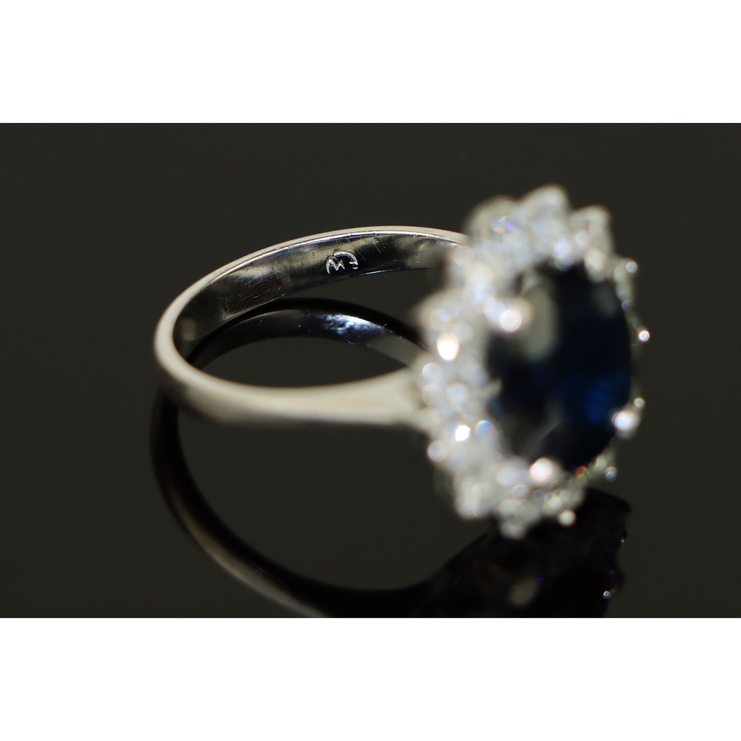 18K White Gold Sapphire Diamond Ring