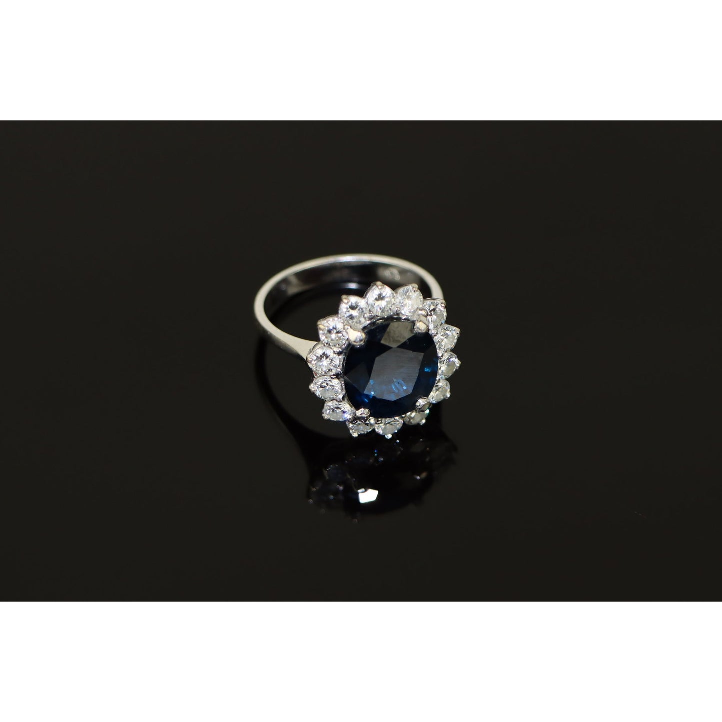 18K White Gold Sapphire Diamond Ring