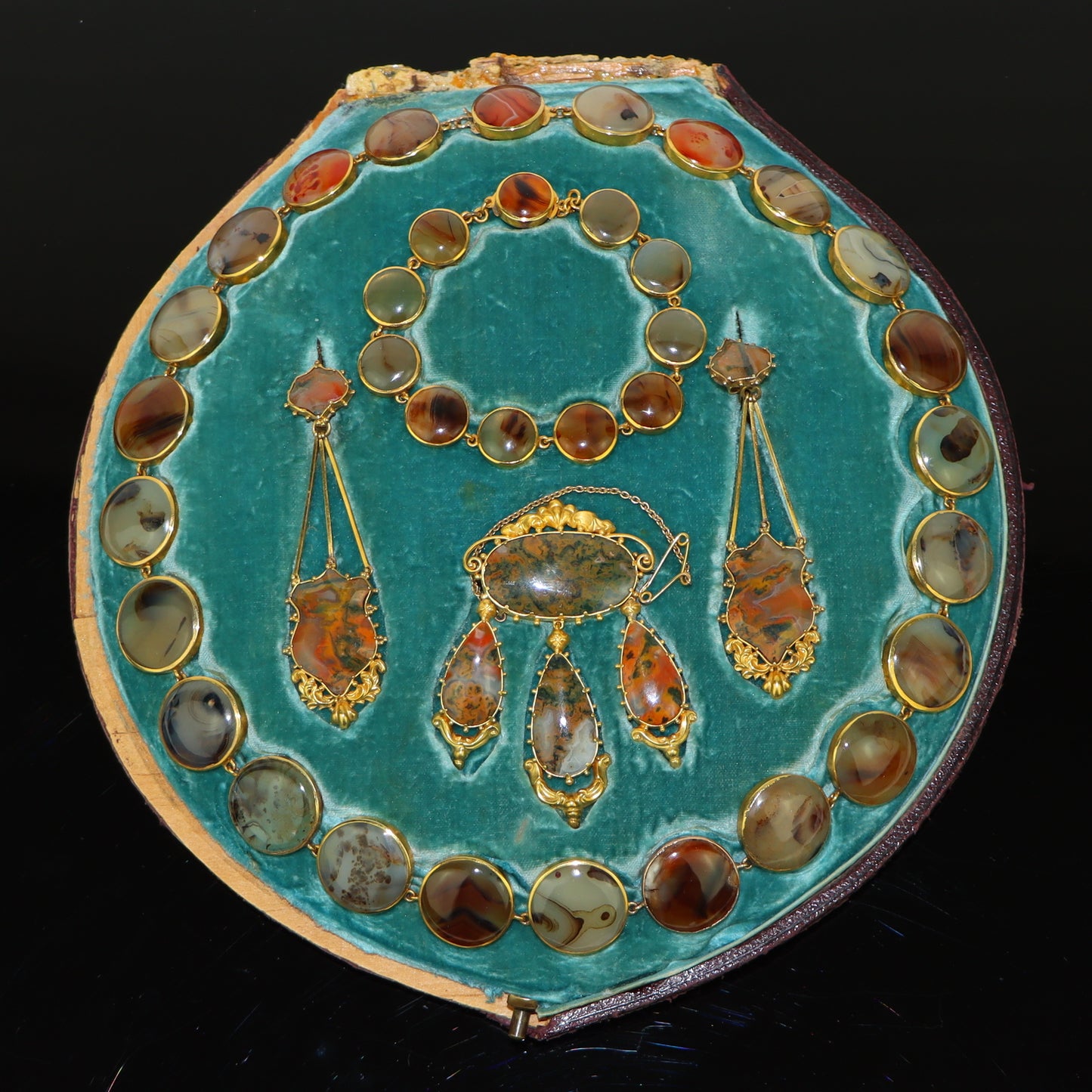 A Rare Georgian Era Agate and Gold Parure Set