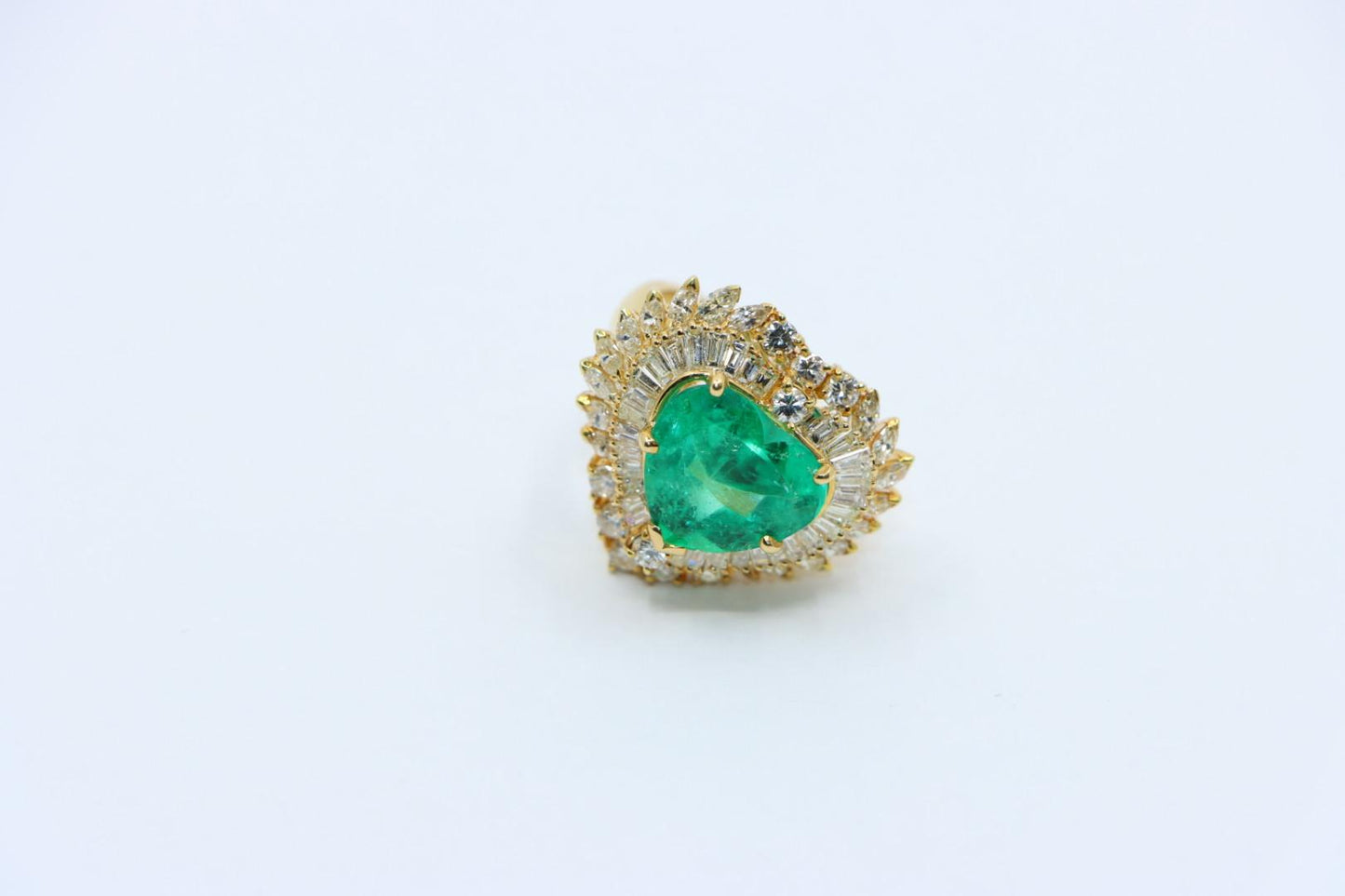 Vintage 18K Gold Heart Cut Emerald Diamond Ring