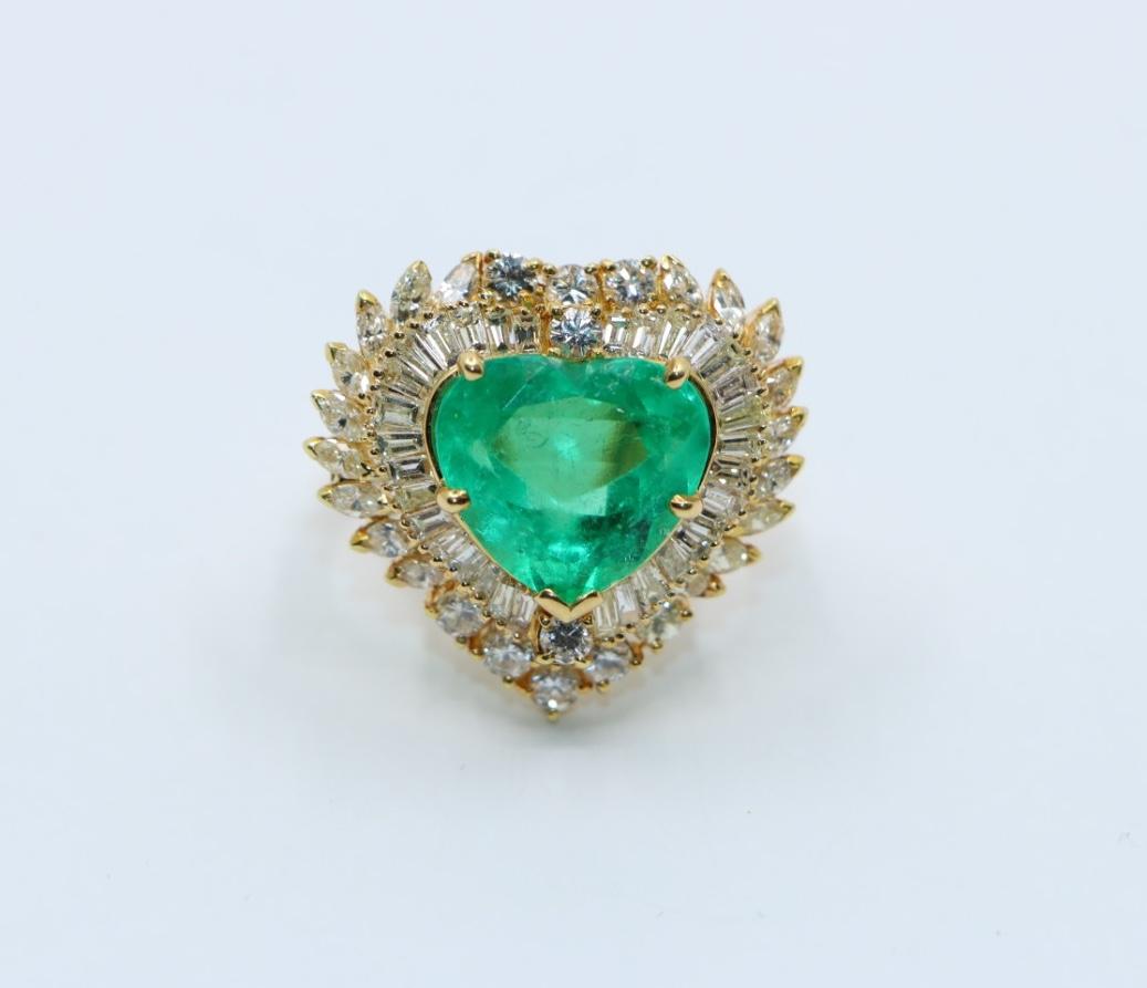 Vintage 18K Gold Heart Cut Emerald Diamond Ring