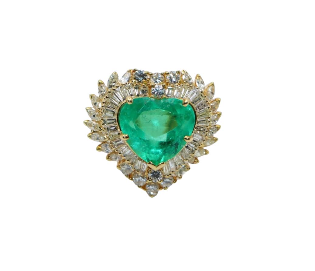 Vintage 18K Gold Heart Cut Emerald Diamond Ring