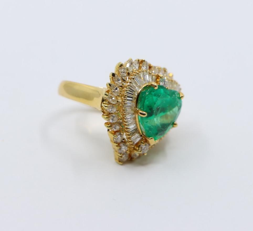 Vintage 18K Gold Heart Cut Emerald Diamond Ring