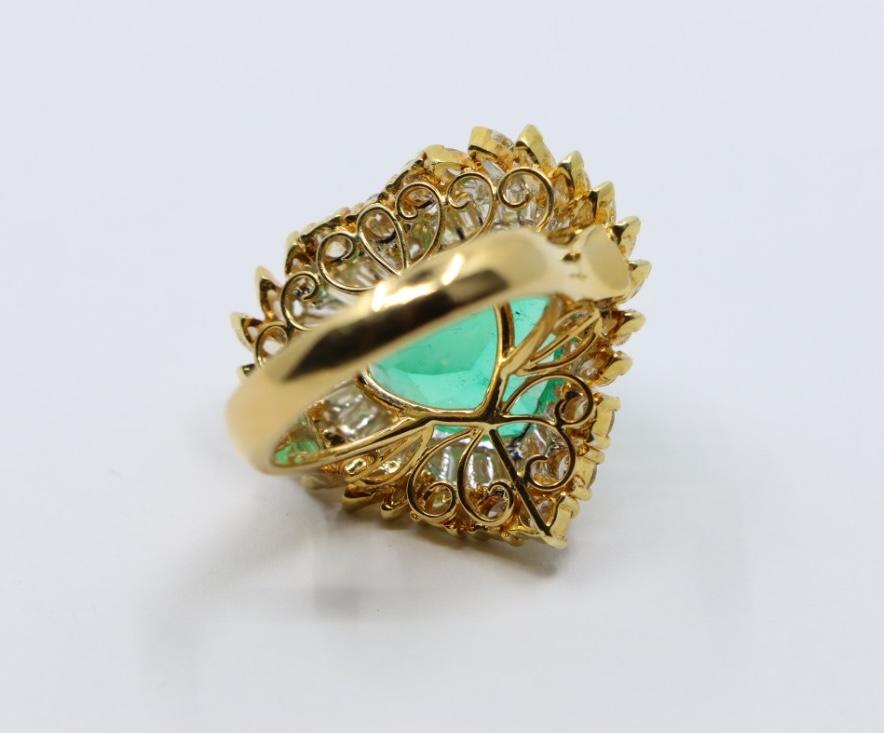 Vintage 18K Gold Heart Cut Emerald Diamond Ring