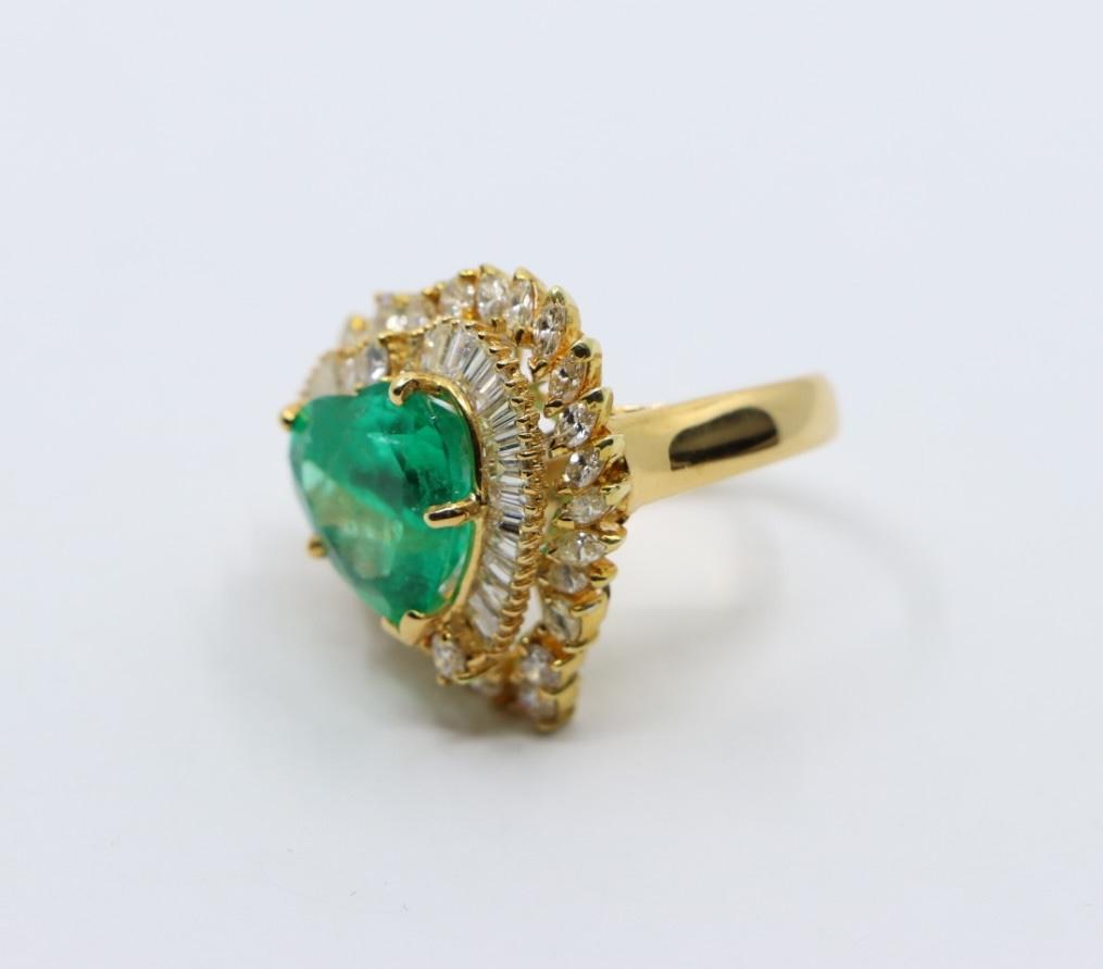 Vintage 18K Gold Heart Cut Emerald Diamond Ring