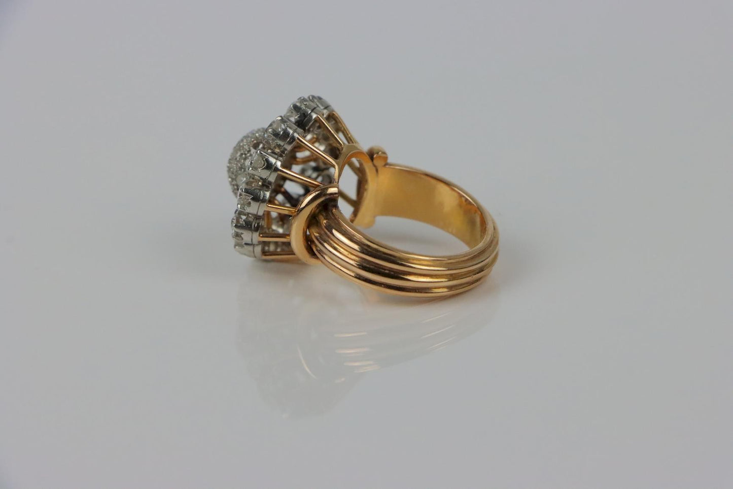 Vintage 18K Gold Diamond Flower Ring