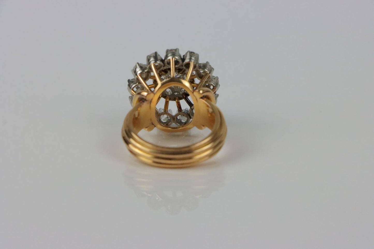 Vintage 18K Gold Diamond Flower Ring