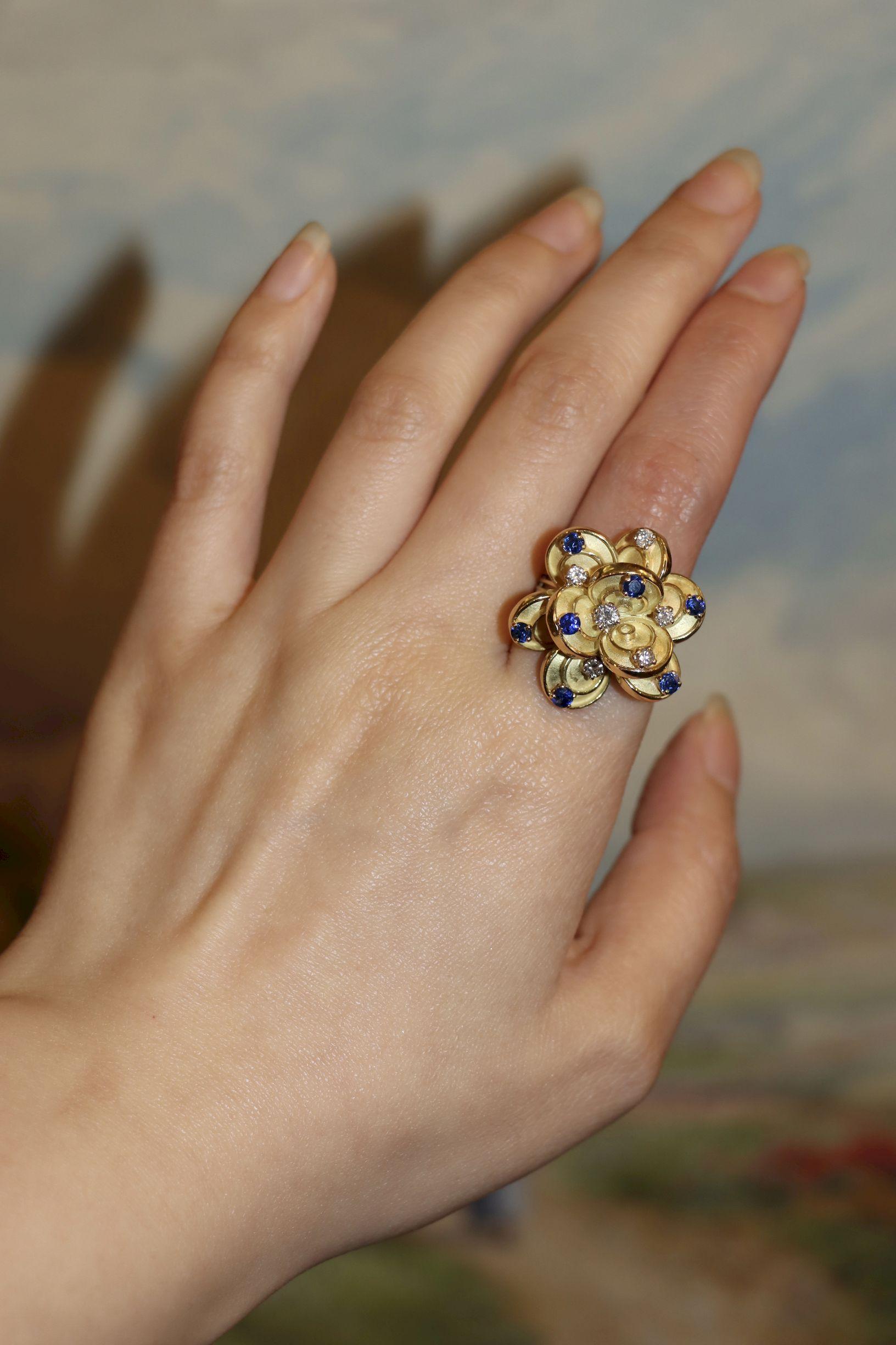 Vintage Boucheron Paris 18K Gold Diamonds Sapphire Flower Ring