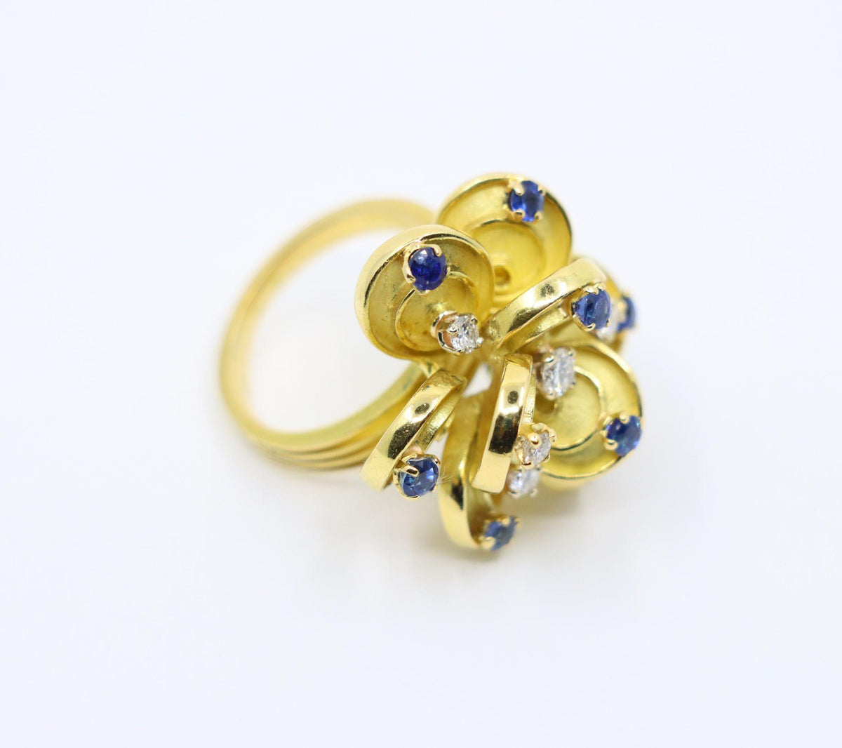 Vintage Boucheron Paris 18K Gold Diamonds Sapphire Flower Ring