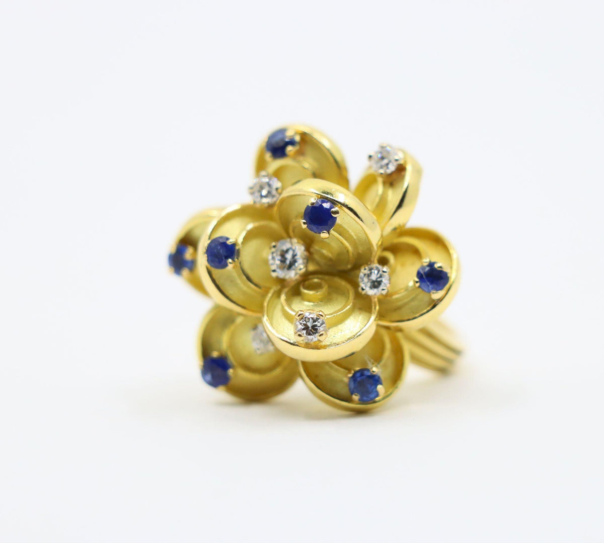 Vintage Boucheron Paris 18K Gold Diamonds Sapphire Flower Ring