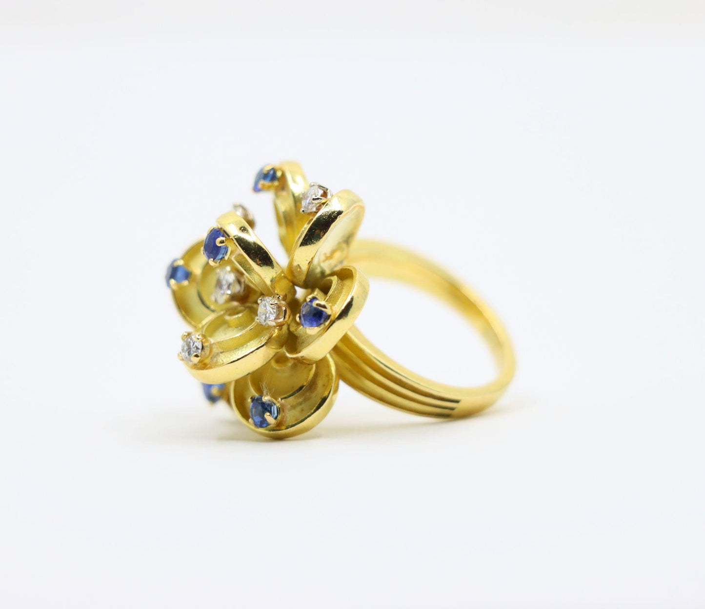 Vintage Boucheron Paris 18K Gold Diamonds Sapphire Flower Ring